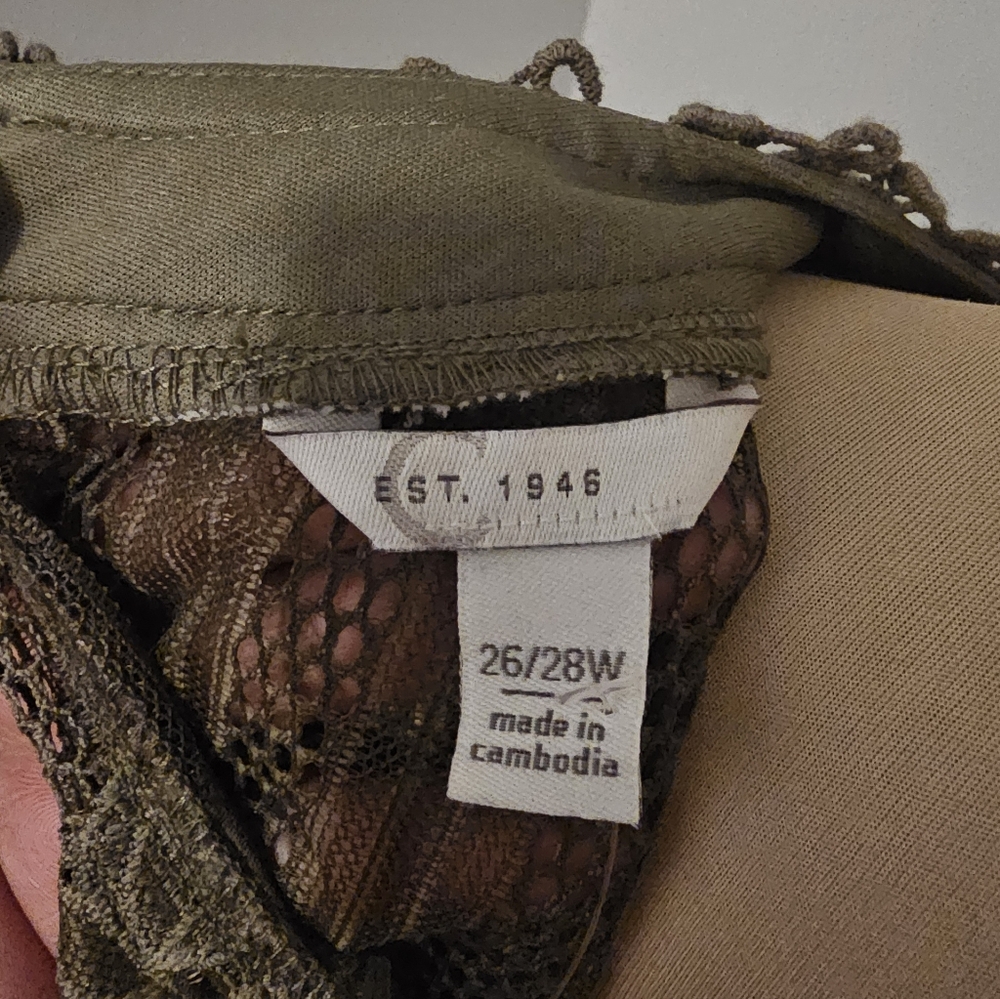 Est. 1946 Army Green Floral Lace Flowy Tunic Plus Size 26/28W New without Tags - Picture 3 of 6